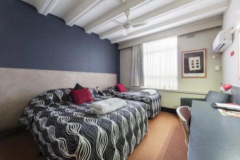 Statesman Hotel - Dentist Find 1