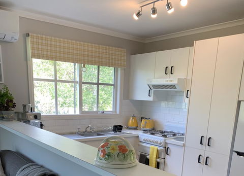 Stephanies Country Cottages - Dentist Find 1