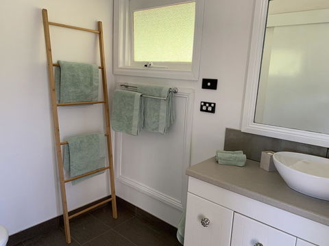Stephanies Country Cottages - Dentist Find 3