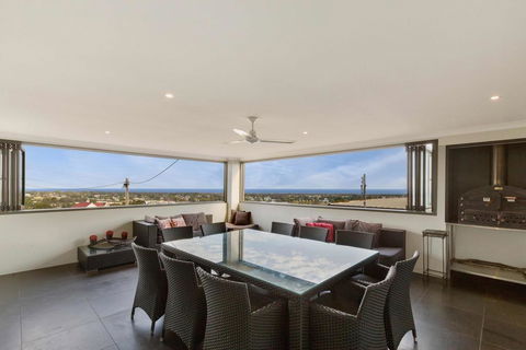 Stillwaters - Panoramic View Of Lakes Entrance - Dentist Find 2