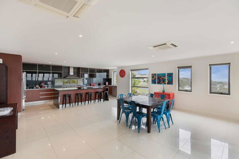 Stillwaters - Panoramic View Of Lakes Entrance - Dentist Find 1