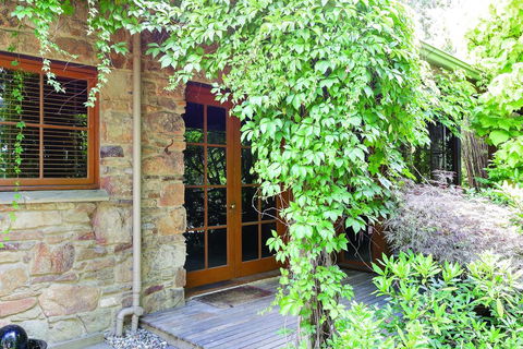 Stonehenge Retreat - Dentists Australia 0