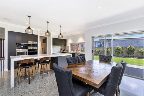 Stoney's On MIlls - Dentist Search 1