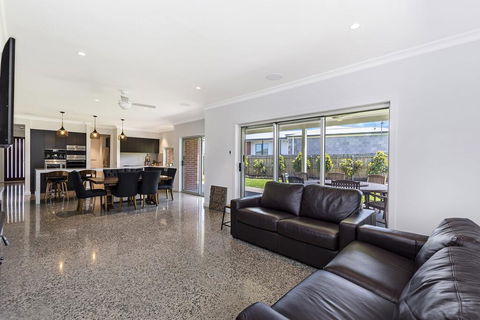 Stoney's On MIlls - Dentist Search 2