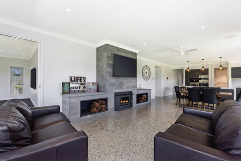 Stoney's On MIlls - Dentist Search 3