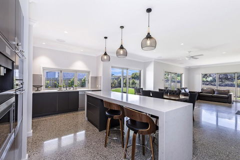 Stoney's On MIlls - Dentist Search 0