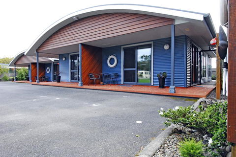 Strahan Bungalows - Dentists Australia 0