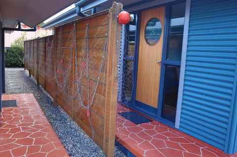 Strahan Bungalows - Dentists Australia 3