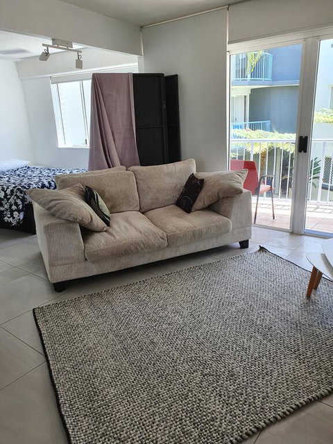 Studio Apartment Mooloolaba Beach Holiday Management - Dentist Find 1