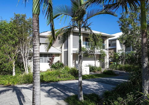 Stunning Beachside Home Minutes From Coolum Beach - Dentist Find 1