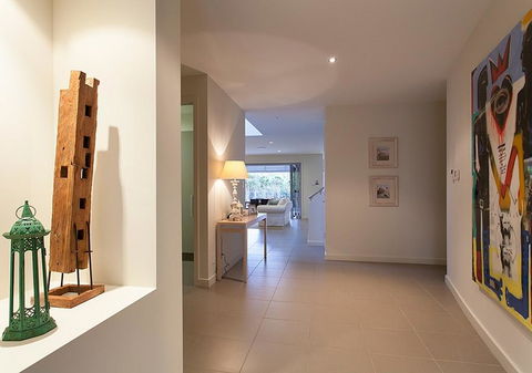 Stunning Beachside Home Minutes From Coolum Beach - Dentist Find 2
