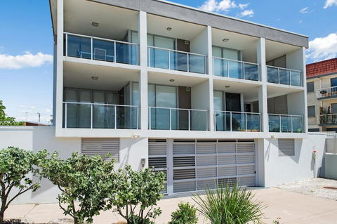 Stunning Surfside Apartment - Boyd St, Woorim - Dentist Find 0