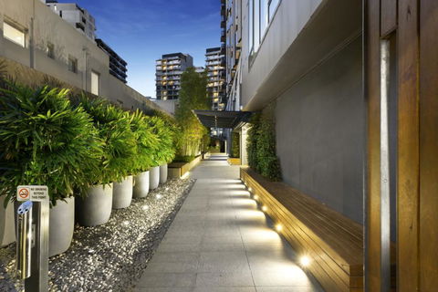 STYLISH 2BR 2BTH + CAR = HEART OF SOUTH YARRA - Dentist Find 1