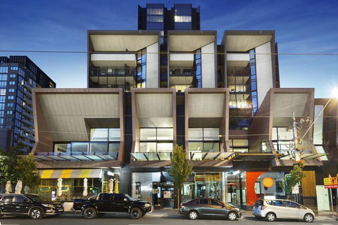 STYLISH 2BR 2BTH + CAR = HEART OF SOUTH YARRA - Dentist Find 0