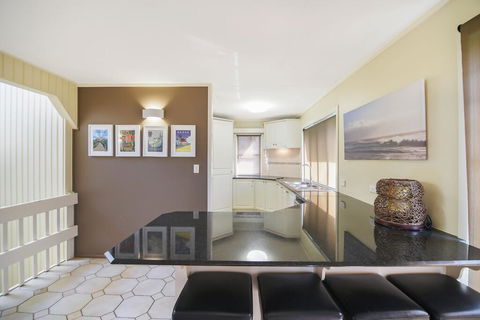 Summer Place - 24 Shearwater Street - Dentist Find 2