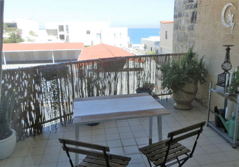 Sun, Sand, Sea And Salty Kisses Cottesloe Beach House - Dentist Find 3