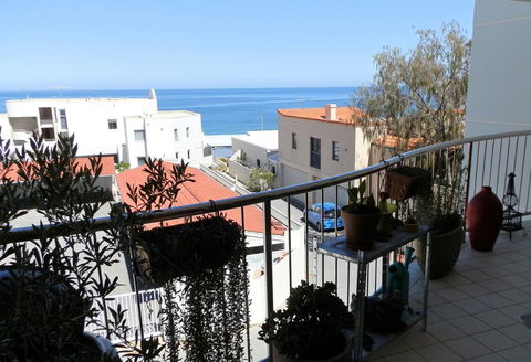 Sun, Sand, Sea And Salty Kisses Cottesloe Beach House - Dentist Find 0