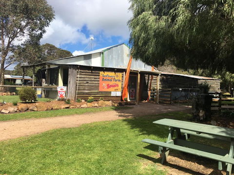 Sunflowers Animal Farm & Farmstay - Dentist Search 2