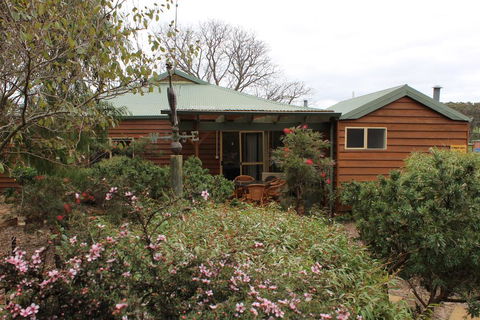 Sunflowers Animal Farm & Farmstay - Dentist Search 0