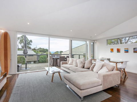 SUNRISE AT BREAKERS - Townhouse Close To Town - Dentists Australia 3