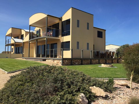 Sunset Cove Beach House - Dentists Australia 0