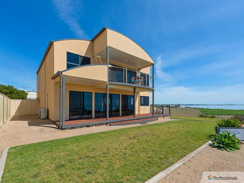 Sunset Cove Beach House - Dentists Australia 0