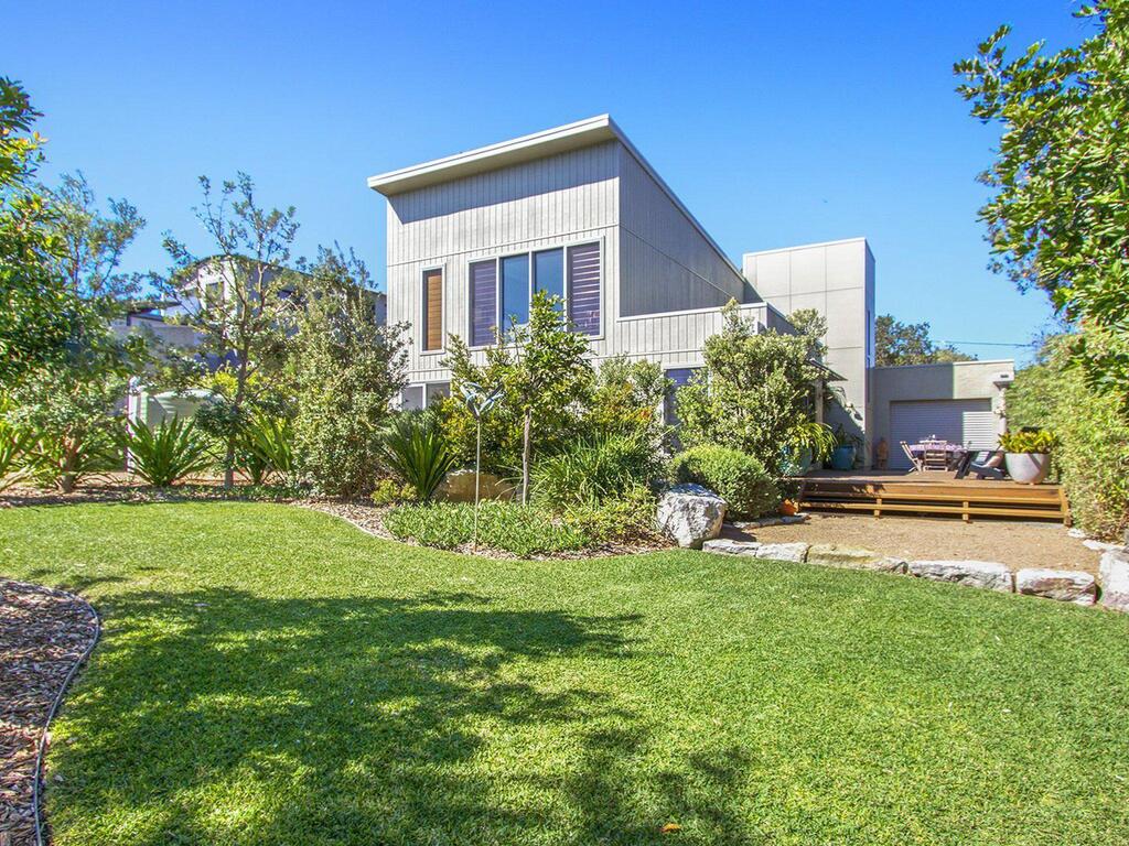 Sunshine Beach House-25 metre walk to the beach