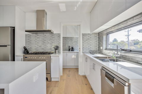Sunshine Beach House: Brand New, Stunning - Dentist Find 3