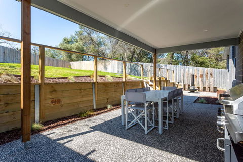 Sunshine Beach House: Brand New, Stunning - Dentist Find 1
