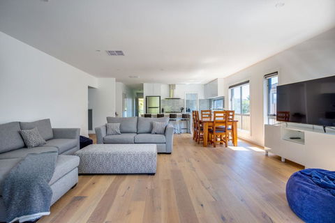 Sunshine Beach House: Brand New, Stunning - Dentist Find 2