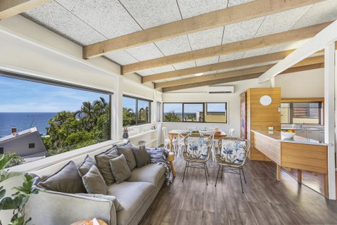 Sunshine Beach Shack - Dentist Find 1