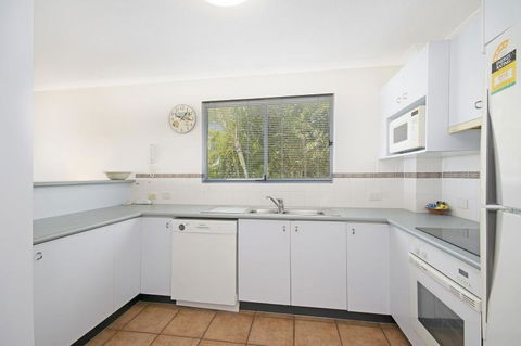 Sunshine Cove, Across The Road From The Beach - Dentists Australia 3