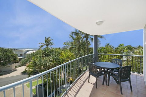 Sunshine Cove, Across The Road From The Beach - Dentists Australia 0