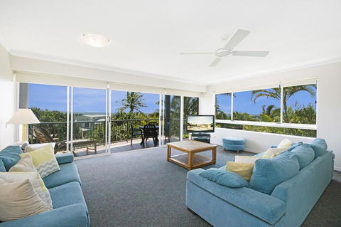 Sunshine Cove, Across The Road From The Beach - Dentists Australia 1