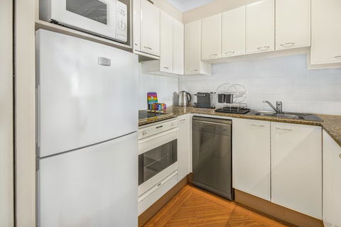 Super Convenient Apartment With Garden Views - Dentist Find 3
