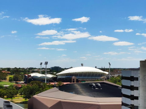 Super Luxurious Apartment On North Terrace - Dentist Find 1