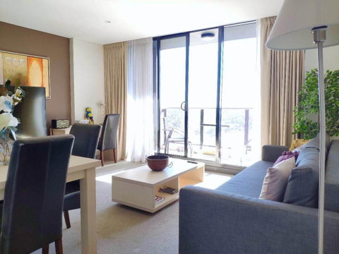 Super Luxurious Apartment On North Terrace - Dentist Find 0