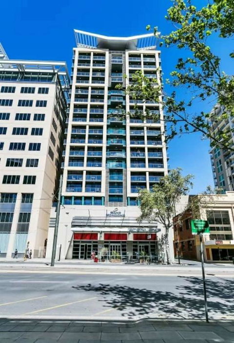 Super Luxurious Apartment On North Terrace - Dentist Find 3
