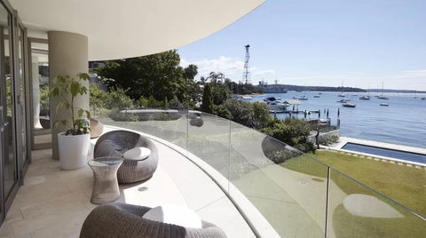 Superb 3 Bedroom, 2 Bathroom First Level Waterfront - Dentist Find 3