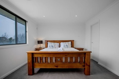 Superb Luxe 5BR House@Point Cook Near Lake - Dentist Find 1