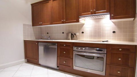 Superior Apartment With Views - Dentist Search 3