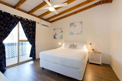 Surf And Sunsets, Beach Holiday Home Mandurah - Dentist Find 3