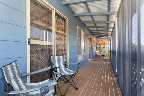 Surf And Sunsets, Beach Holiday Home Mandurah - Dentist Search 0