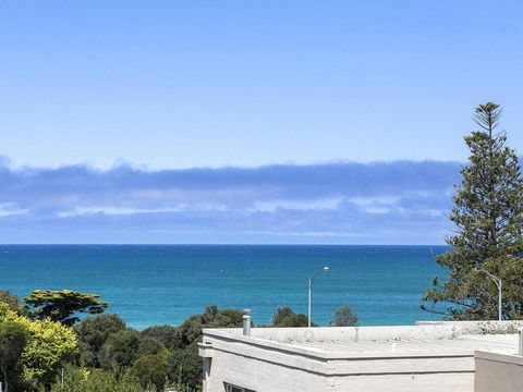 SURF CENTRAL - Wifi, Double Garage & Smack Bang In The Middle Of Town - Dentist Search 3