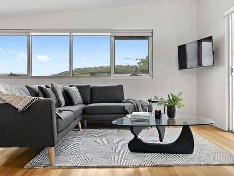 SURF CENTRAL - Wifi, Double Garage & Smack Bang In The Middle Of Town - Dentist Search 1