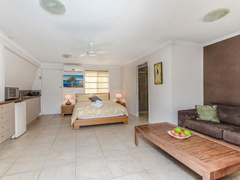 Surf Club House, Pet Friendly, Sunshine Coast, Holiday House, Marcoola - Dentist Find 1