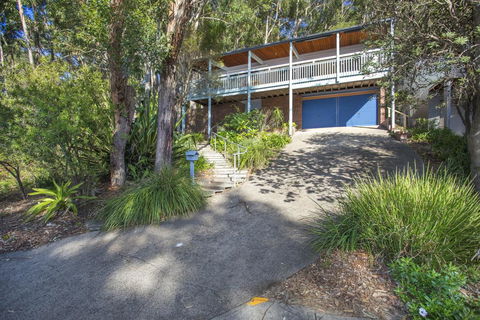 Surfers Ave 17 Narrawallee - Dentist Find 1