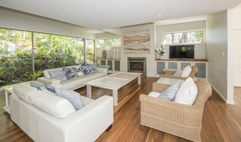 Surfers Ave Retreat Narrawallee - Dentists Australia 3