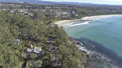Surfers Ave Retreat Narrawallee - Dentists Australia 0
