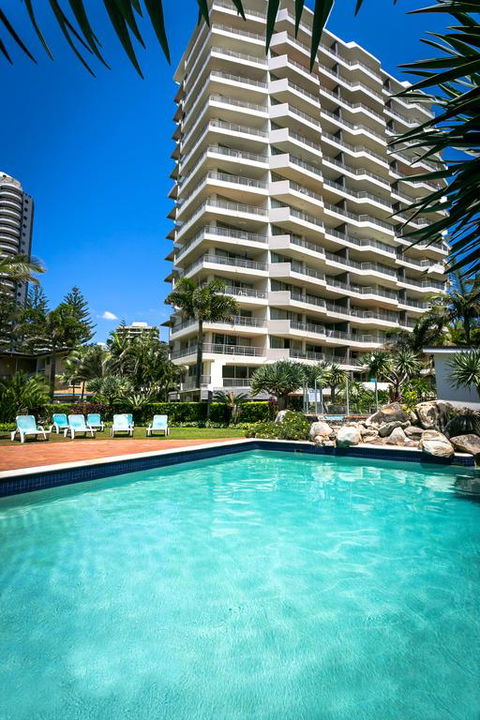 Surfers Beachside Holiday Apartments - Dentist Find 3